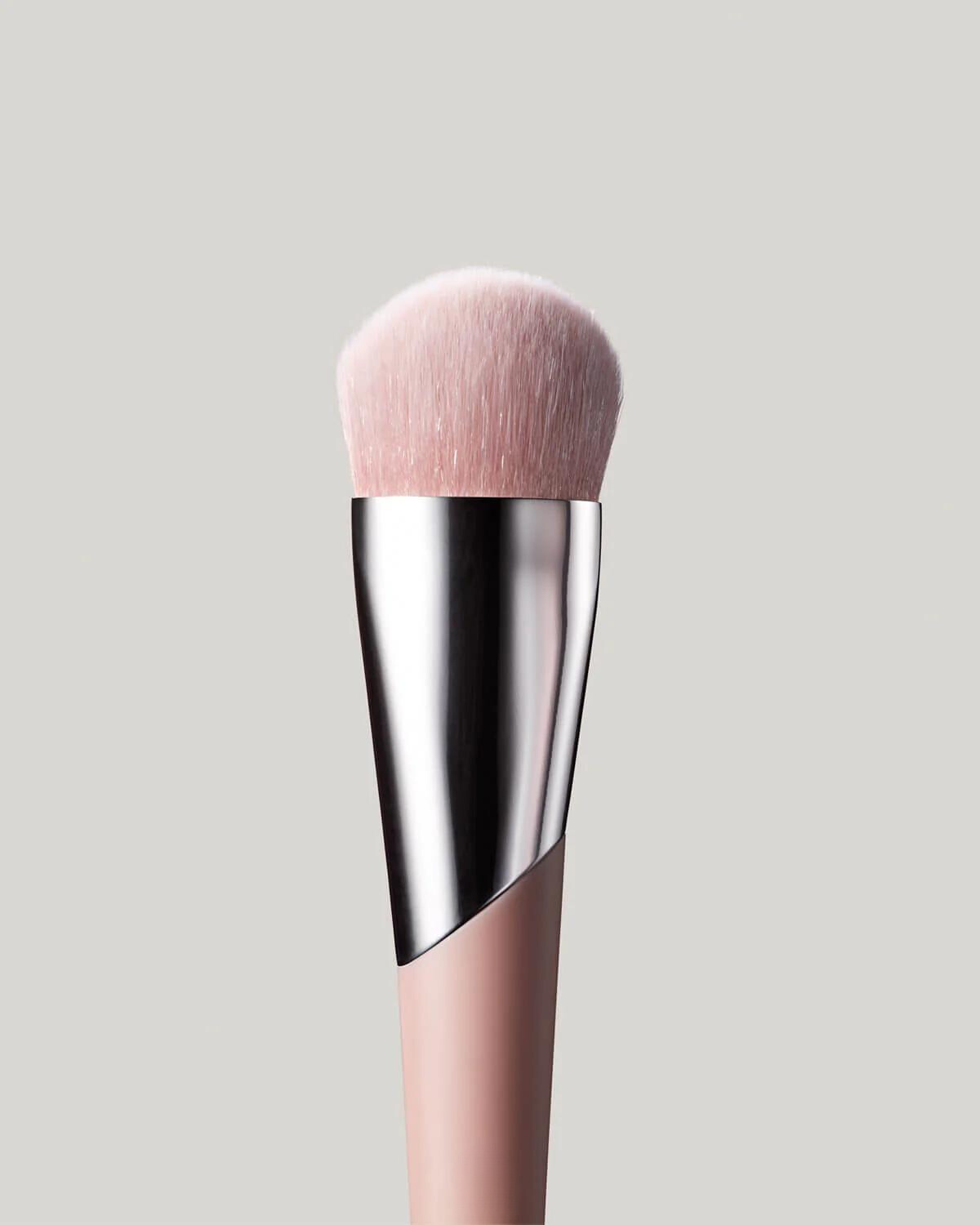 Full-Bodied Foundation Brush 110